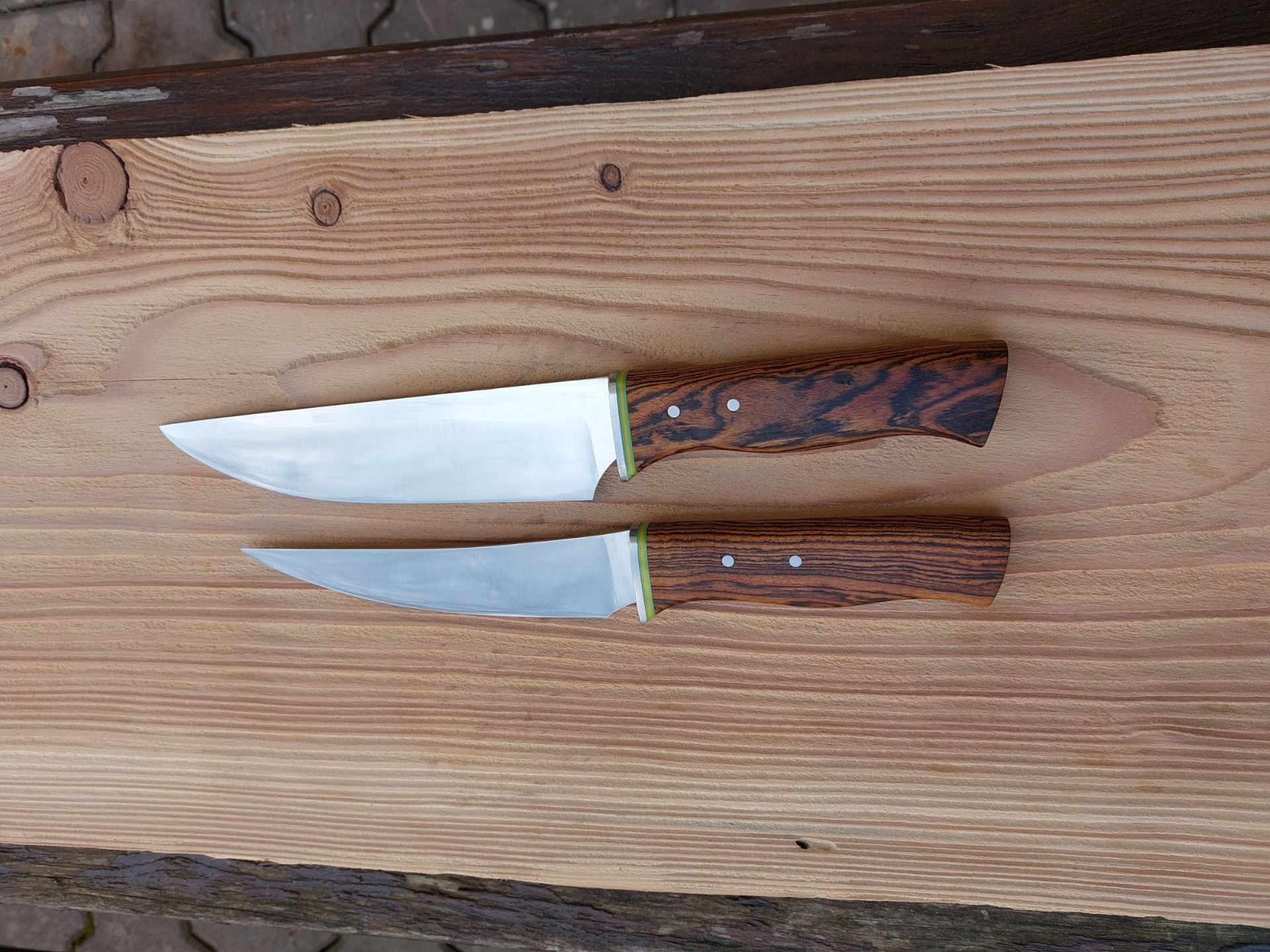 Minisada - nerezová N690 , nerez záštita, G10 a na střence Bocote.Volná tvorba.